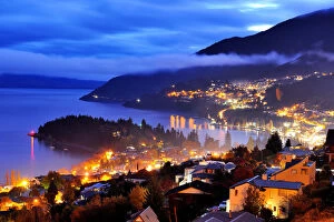 Images Dated 3rd December 2011: Queenstown at night by Lake Wakatipu