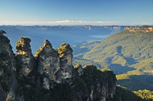 The Three Sisters and Jamison Valley, Blue Mountai The Three Sisters and Jamison Valley, Blue Mountai