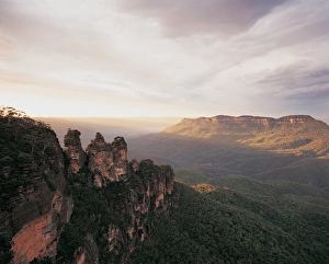 Three Sisters Mountain, Blue Mountains National Park, New South Wales, Australia Three Sisters Mountain, Blue Mountains National Park, New South Wales, Australia