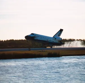 Images Dated 26th April 2006: The Space Shuttle Landing Print (Australian Views)