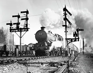 Castle class 4-6-0 locomotive, No 5082 Swordfish, leaving Scours Lane hauling the 11 Castle class 4-6-0 locomotive, No 5082 Swordfish, leaving Scours Lane hauling the 11