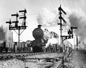 Castle Class Locomotive Prints: Castle class 4-6-0 locomotive, No 5082 Swordfish, leaving Scours Lane hauling the 11