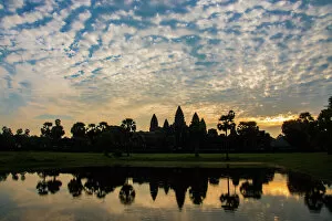 Images Dated 4th October 2016: Angkor Wat temple at sunrise reflecting in water