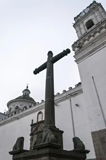 Architectural Features of Quitos Basilica of Nuestra SeA±ora de la Merced Architectural Features of Quitos Basilica of Nuestra SeA±ora de la Merced