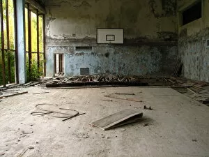 Images Dated 8th October 2007: A basketball court in ruins at the Chernobyl nucle