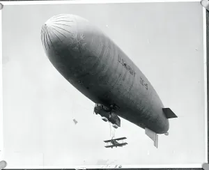 Aircraft History Prints: Dirigible in Flight
