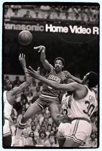 Julius Erving Passes to Teammate in 1981 NBA Playoffs Print