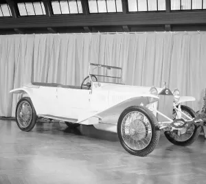 Vintage Motor Vehicles Prints: Lancia Lambda Auto