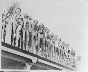 Vintage Beach Style Prints: Modeling of Miami Beach Styles