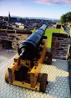 Cannon on a city wall, Derry City, Ireland Cannon on a city wall, Derry City, Ireland