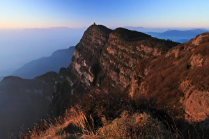 Emei Shans Golden Summit and the Sea of Cloud at Sunrise Emei Shans Golden Summit and the Sea of Cloud at Sunrise