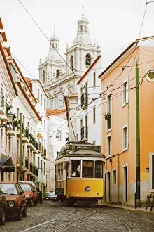 Travel imagery/alexander spatari/famous yellow tram narrow streets alfama district Travel imagery/alexander spatari/famous yellow tram narrow streets alfama district