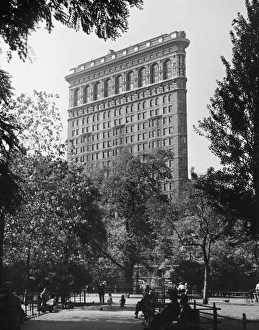 <b class=qtipBold><figcaption>Flatiron Building, New York City</figcaption></b><br>UNITED STATES - CIRCA 1950s: Flatiron Building, New York City.<br><em>© George Marks</em> Flatiron Building, New York City