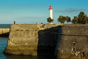 Images Dated 13th November 2013: The harbour at Saint Martin de RA, Ile de RA, Poitou Charente, Charente Maritime, France