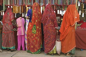 India, Rajasthan, Pushkar, women and girl shopping, rear view India, Rajasthan, Pushkar, women and girl shopping, rear view