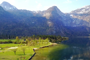 Lake Hallsatt, Salzkammergut, Austria Lake Hallsatt, Salzkammergut, Austria