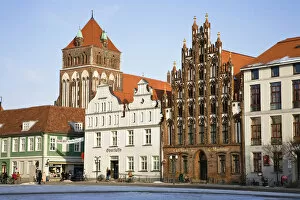 Images Dated 5th February 2006: Marketplace with Marienkirche church, Greifswald, Mecklenburg Western Pomerania, Germany, Europe