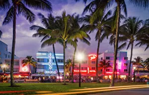 Art Deco Architecture Collection: Miami Beach. Ocean Drive at night