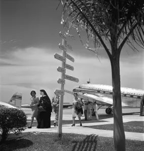 Retro Flight Attendants Prints: Pan Am