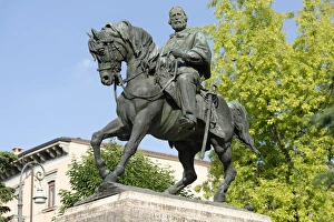 Monument to Giuseppe Garibaldi, Piazza Indepenzia, Verona, Veneto, Italy Monument to Giuseppe Garibaldi, Piazza Indepenzia, Verona, Veneto, Italy