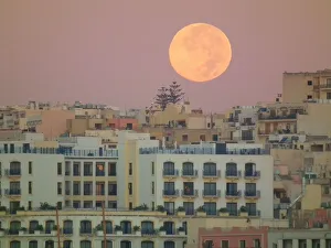 Full moon over Gzira, between Valletta and Sliema Full moon over Gzira, between Valletta and Sliema