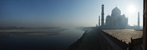 Morning light on the Taj Mahal, Agra, Uttar Pradesh, India Morning light on the Taj Mahal, Agra, Uttar Pradesh, India