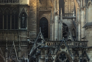 <b class=qtipBold><figcaption>Notre dame architecture detail</figcaption></b><br><em>© COOLBIERE</em> Notre dame architecture detail