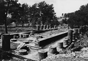 <b class=qtipBold><figcaption>Olympic Temple</figcaption></b><br>The remains of the Heraion, oldest temple in Olympia, Greece, circa 1900. (Photo by Henry Guttmann/Hulton Archive/Getty Images)<br><em>© 2005 Getty Images</em> Olympic Temple