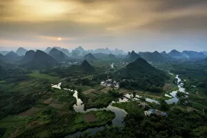 Images Dated 16th September 2016: Panorama of Karst Mountain Range and Li River in Guilin, China