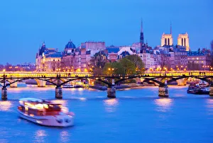 Passerelle des Arts, Notre Dame, Ile de la Cite Passerelle des Arts, Notre Dame, Ile de la Cite