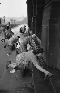 Glasgow Civic Building Cleaning Ladies Print