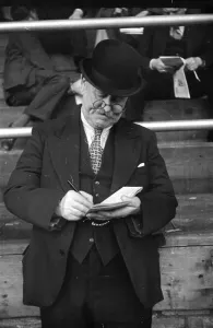 Kurt Hutton Photographer Prints: Taking Notes