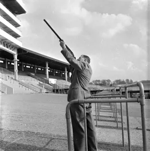 Horse Racing Images Prints: Taking Aim
