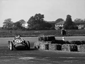 Silverstone Circuit History Prints: Taking A Bend