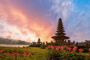 Pura Ulun Danu Bratan, Hindu temple on Bratan lake, Bali, Indonesia Pura Ulun Danu Bratan, Hindu temple on Bratan lake, Bali, Indonesia