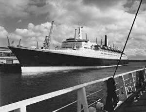 Airport Collection: QE2