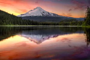 Reflection of Mount Hood on Trillium Lake Sunset Reflection of Mount Hood on Trillium Lake Sunset