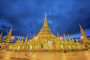 Photographers Collection: Shwedagon Pagoda before sunrise, Yangon, Myanmar