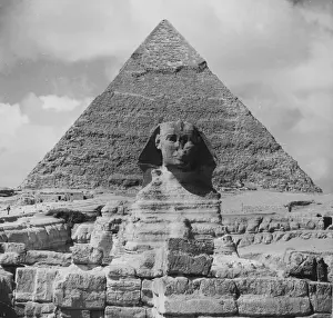 Sphinx Print circa 1950: Gizah, Egypt