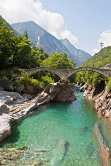 Stone bridge, Ponte dei Salti, Lavertezzo, Verzasca River, Valle Verzasca Valley, Ticino, Switzerland, Europe Stone bridge, Ponte dei Salti, Lavertezzo, Verzasca River, Valle Verzasca Valley, Ticino, Switzerland, Europe
