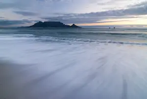 Images Dated 19th August 2007: Table Mountain Evening Light Print