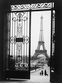 Prints of The Eiffel Tower in Paris, as seen from the Trocadero, circa 1925. (Photo by Gall/General Photographic Agency/Hulton Archive/Getty Images) Paris Prints: Trocadero View Eiffel Tower Print, circa 1925