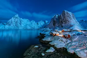 Images Dated 10th February 2019: Winter landscape at night in Hamnoy, Lofoten Islands, Norway