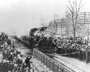 The 400 crack steam train of the Chicago and North Western Railway rivalled the famous The 400 crack steam train of the Chicago and North Western Railway rivalled the famous