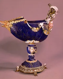 Cup in lapis lazuli surmounted by Neptune in silver garlands of ceramic and enamelled flowers Cup in lapis lazuli surmounted by Neptune in silver garlands of ceramic and enamelled flowers