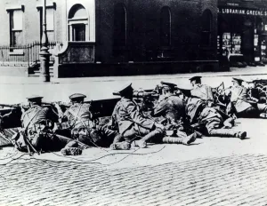 Easter Rebellion 1916 British Machine Gun Section firing upon the revolutionists Easter Rebellion 1916 British Machine Gun Section firing upon the revolutionists