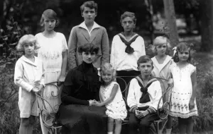The Ex-Empress and her family at the Villa Lequeitio, Spain are LtoR standing The Ex-Empress and her family at the Villa Lequeitio, Spain are LtoR standing