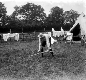Harvesters camp at Weasenham, Norfolk, where schoolmasters and clergymen are helping Harvesters camp at Weasenham, Norfolk, where schoolmasters and clergymen are helping