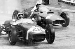 Monaco: Sterling Moss car 28 pases Swedish Joachim Bonnier car 2. Monaco Grand Prix Monaco: Sterling Moss car 28 pases Swedish Joachim Bonnier car 2. Monaco Grand Prix
