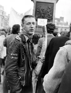 Prints of National Characters - Rocker in Trafalgar Square, London I hate Mods ! fashion, punks / punk vintage stills library archive British cliche 1970s 70s Fashion Prints: National Characters Print: Rocker in Trafalgar Square, London
